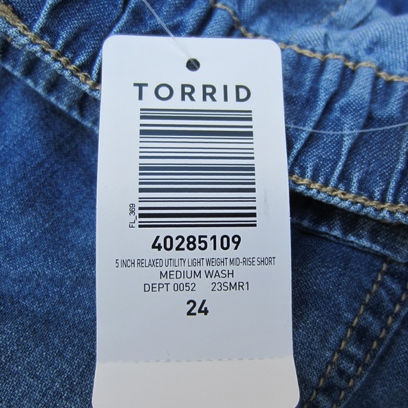 Torrid Short Women's 24 Relax Utility Light Weight Mid-Rise Medium Wash NEW - Picture 6 of 16